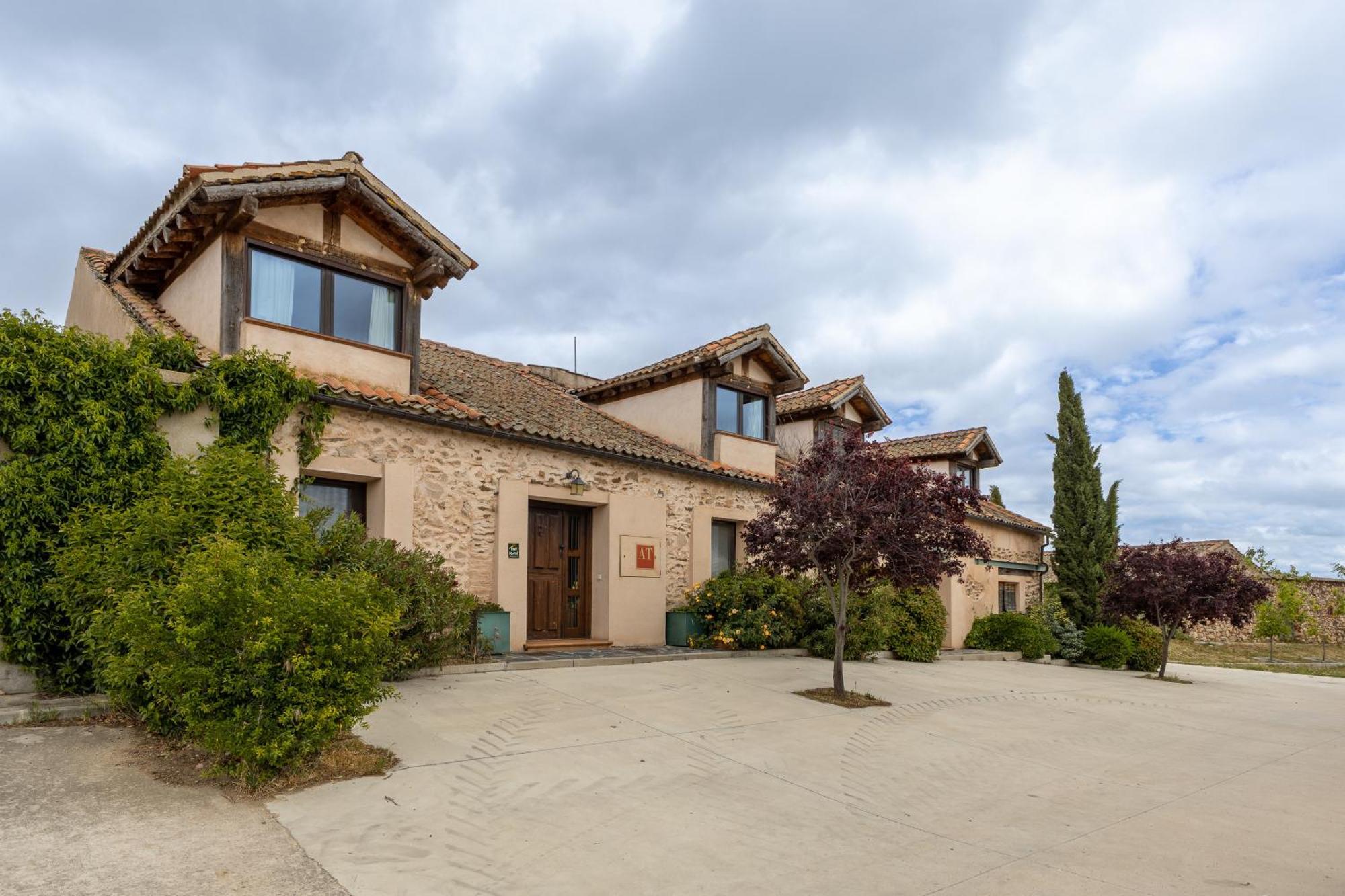 Villa La Casona Y Casitas De Tabladillo Santa Maria la Real de Nieva Exterior foto